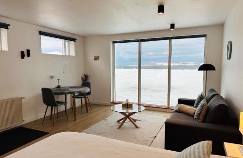 Hauganes Casa | Waterfront Fjord House