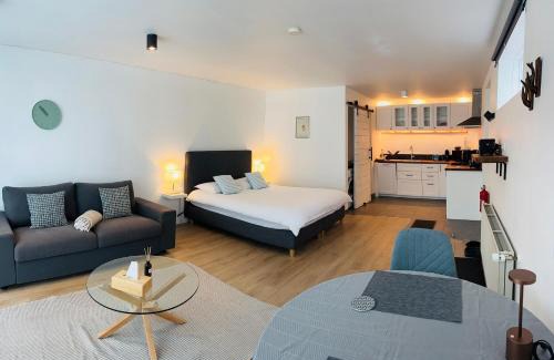 Hauganes Casa | Waterfront Fjord House