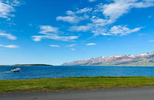 Hauganes Casa | Waterfront Fjord House