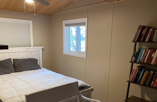 Parham Cabaña | Waterfront Fully Renovated 4 Season Cottage