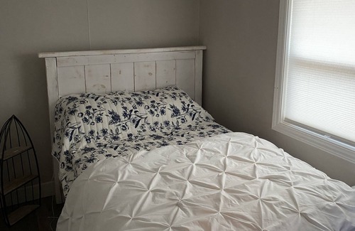 Parham Cabaña | Waterfront Fully Renovated 4 Season Cottage