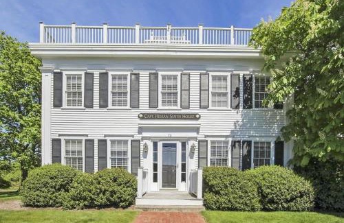 Orleans Casa | Waterfront Fun at this Huge Family Estate