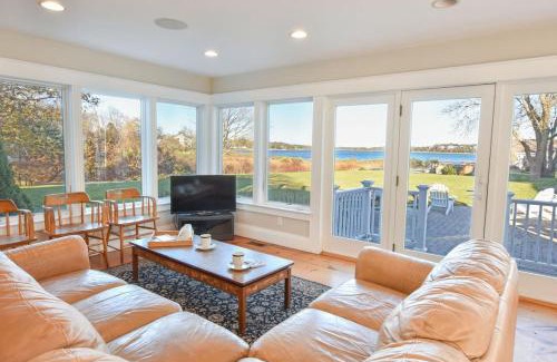 Orleans Casa | Waterfront Fun at this Huge Family Estate