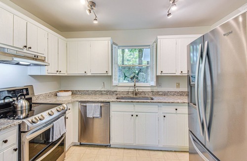 Gainesville Casa | Waterfront Gainesville Home w/ Private Boat Dock!