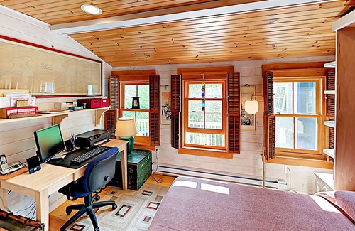 Capitol Island Casa | Waterfront Gem at Capitol Island with Screened Porch, Balcony & Clubhouse
