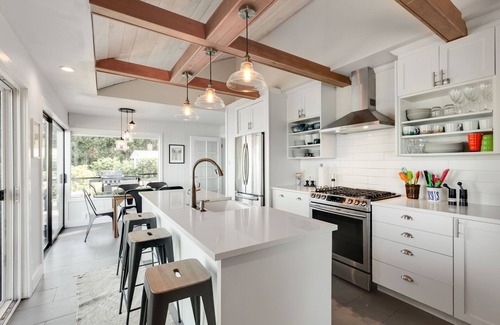 Langley Cabaña | Waterfront gem w/ocean view, large deck, yard, beach access, WiFi - dog-friendly
