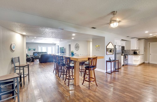 Orient Park Cabaña | Waterfront Gem w/ Pool, Dock & Lanai in Tampa!