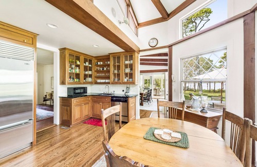 Wainscott Casa | WATERFRONT GEORGICA POND AND BOATHOUSE