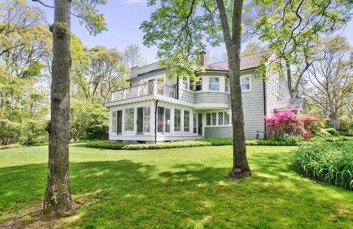 Wainscott Casa | WATERFRONT GEORGICA POND AND BOATHOUSE