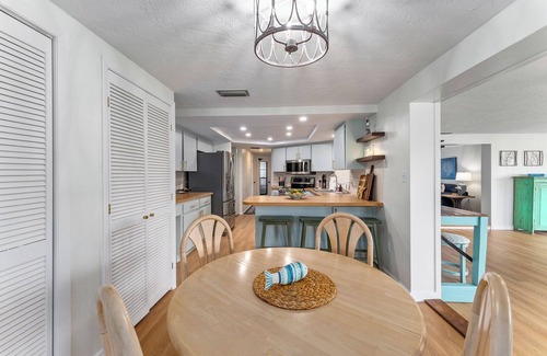 Flor-a-mar Casa | Waterfront Getaway w/Dock &Kayaks - Dog Friendly