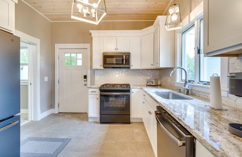 North Rose Cabaña | Waterfront Getaway on Sodus Bay: Prime Location!