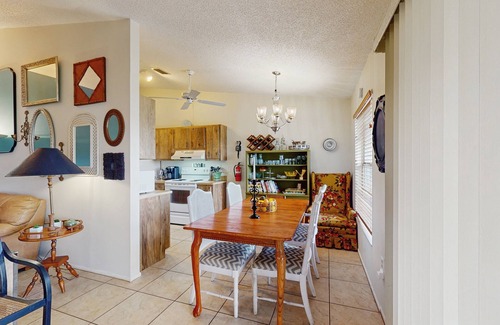 Bradenton Villa | Waterfront getaway with AC, W/D pool, and tennis access
