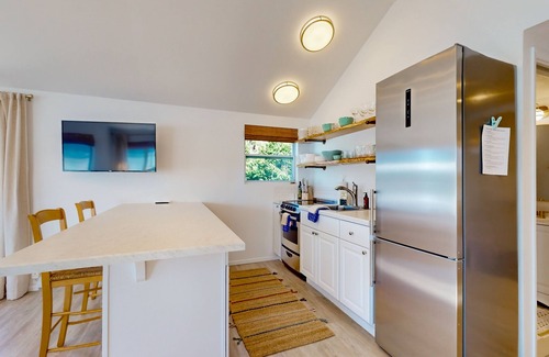 Belfair Casa | Waterfront getaway with expansive deck, gas grill & 40' private waterfront