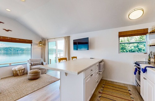 Belfair Casa | Waterfront getaway with expansive deck, gas grill & 40' private waterfront