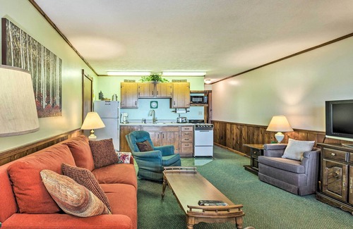 Glen Arbor Condominio | Waterfront Glenn Lake Condo: Gas Grill & Views