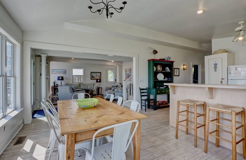 Swansboro Casa | WATERFRONT, gorgeous, PVT DOCK, relax, DOWNTOWN, fish, RETREAT