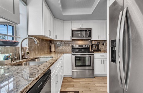 Desert Shores Condominio | Waterfront, Ground Level, 2 Bedroom Condo