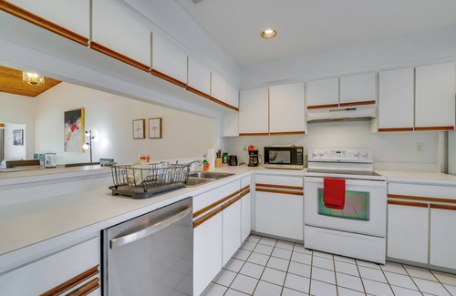 Grenelefe Casa | Waterfront Haines City Townhome w/ Community Pool!