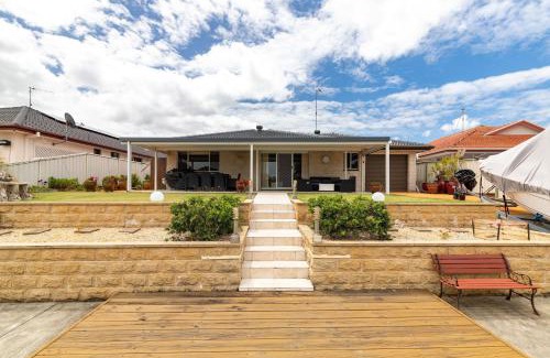Forster Casa | Waterfront Haven with your own private jetty