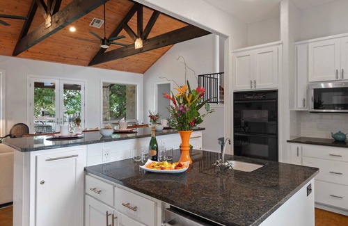 Horseshoe Bay West Casa | Waterfront Home | Boat Slip | Spacious Outdoor Patio | Fenced Yard