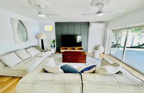 Surfers Paradise Villa | Waterfront home in heart of Surfers Paradise