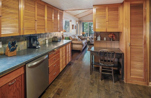 Sandpoint Casa | Waterfront home in Sagle with a dock, hot tub, and large lawn for families