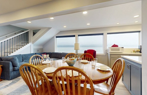 Camano Island Casa | Waterfront home on beautiful Camano Island with stunning views