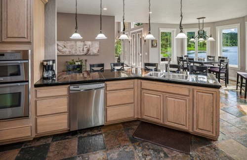 Comeback Bay Casa | Waterfront Home on Comeback Bay | Ideal for Family Reunions