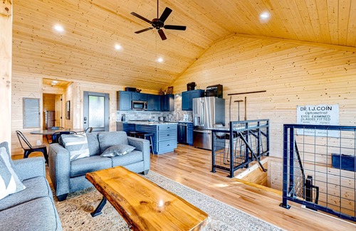 Dandridge Casa | Waterfront home on Douglas Lake w/ free attraction tickets, 2 decks, & rec room