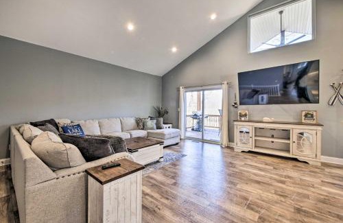 Lake Milton Casa | Waterfront Home on Lake Milton Dock, Hot Tub