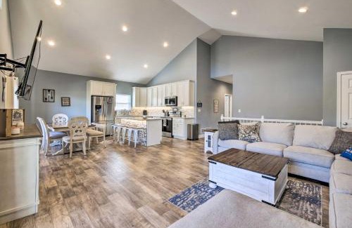 Lake Milton Casa | Waterfront Home on Lake Milton Dock, Hot Tub