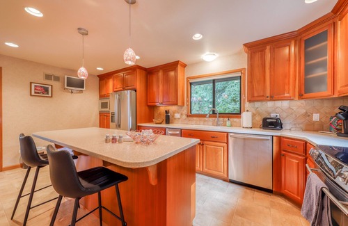 Gig Harbor Casa | Casa frente al mar y casa de huéspedes en el lugar con cocinas completas, una gran terraza y fogatas
