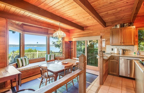 Langley Cabina | Waterfront home on Saratoga Passage with amazing view, sauna, & deck - 1 dog OK