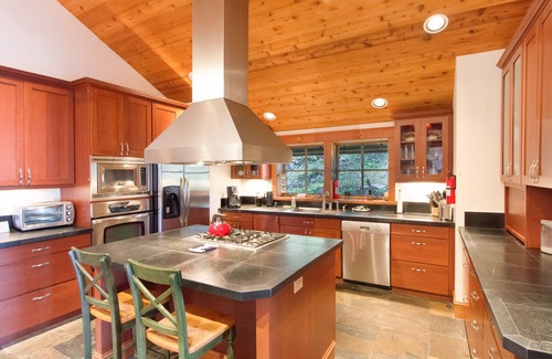 Friday Harbor Casa | FRENTE AL AGUA! ESCALERAS A PLAYA PRIVADA - (ALOJAMIENTO EN PEBBLE BEACH)