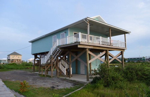 Grand Isle Casa | Waterfront Home w / 400 'Muelle de pesca. Cangrejo y pescado en el muelle con acceso en barco.