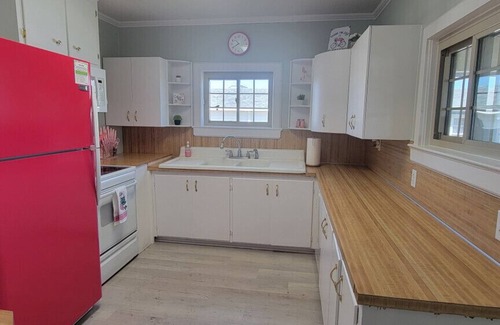 Cedar Point Casa | Waterfront home with Private Dock, 3 miles to Beach, Hot tub, kayaks, and swimming area, large fenced backyard, pet friendly