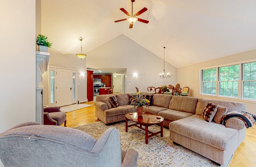 Raymond Casa | Waterfront home with a fireplace, grill, deck, washer/dryer, & AC - dog-friendly