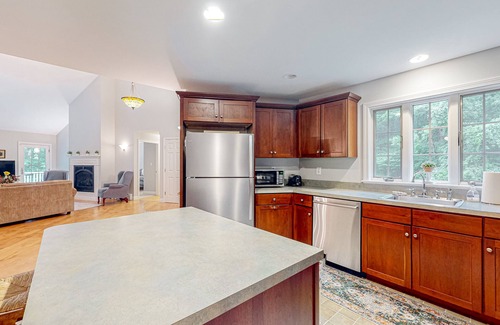 Raymond Casa | Waterfront home with a fireplace, grill, deck, washer/dryer, & AC - dog-friendly