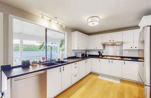 Vashon Island Casa | Waterfront home with hot tub, deck pool table and firepit