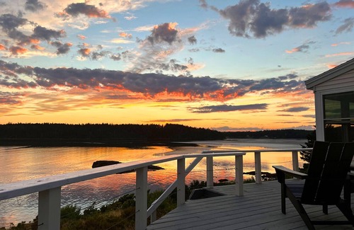 Georgetown Casa | Waterfront Home with Stunning Sunset Views