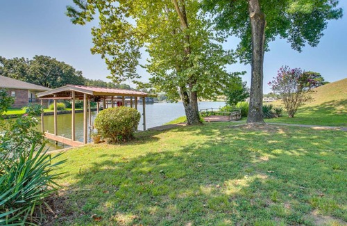 Hot Springs Casa | Waterfront Hot Springs Home with Dock and Porch!