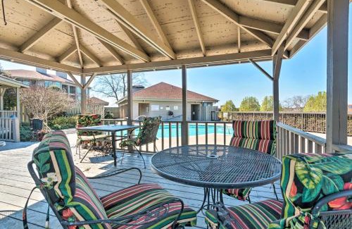 Lake Hamilton Apartamento | Waterfront Hot Springs Condo Pool, Hot Tub Access