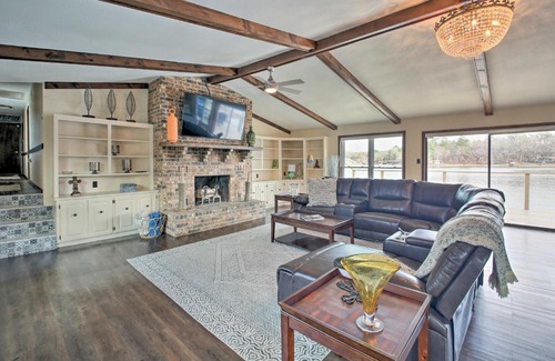 Piney Casa | Waterfront Hot Springs Home with Private Dock!