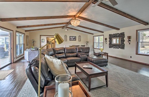 Piney Casa | Waterfront Hot Springs Home with Private Dock!
