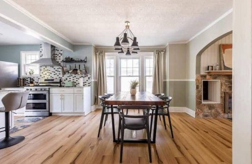 Tonawanda Casa | Waterfront house near the Niagara Falls/ Outlet Mall/ Plaza/ Bills Stadium