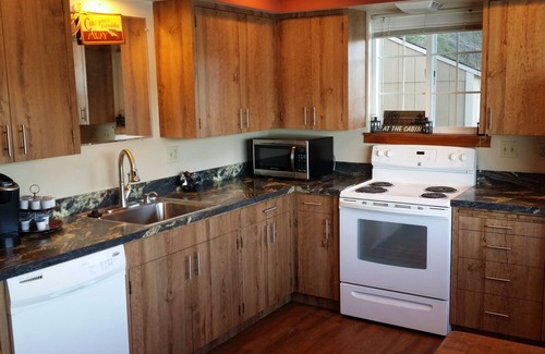 Sagle Casa | Waterfront House en Camp Bay, cerca de Sandpoint, con muelle y zona de baño.