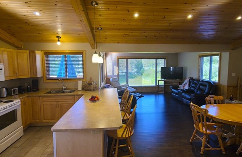 Renfrew County Casa | Waterfront House, Privacy, Outside Hot Tub&Barrel Sauna, WiFi, Fishing, Kayaking