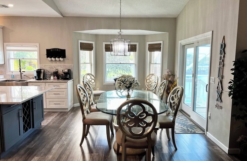 Bayshore Gardens Casa | Waterfront/Kayak with Manatees/Heated Pool/Bikes/Firepit/Fish/close to Beaches