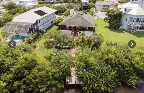 Ellenton Casa | Waterfront Key West Style Home