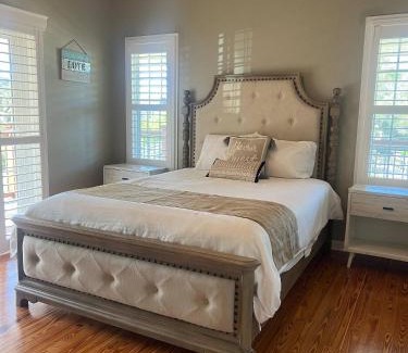 Ellenton Casa | Waterfront Key West Style Home